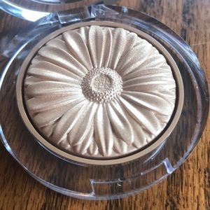 Clinique cheek pop highlighter